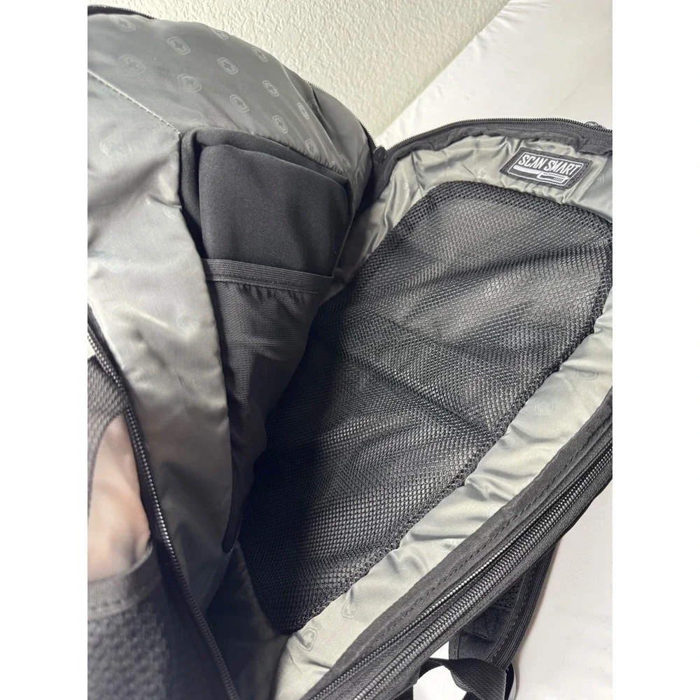 SwissGear ScanSmart Laptop Backpack Black White TSA Friendly Travel Bag